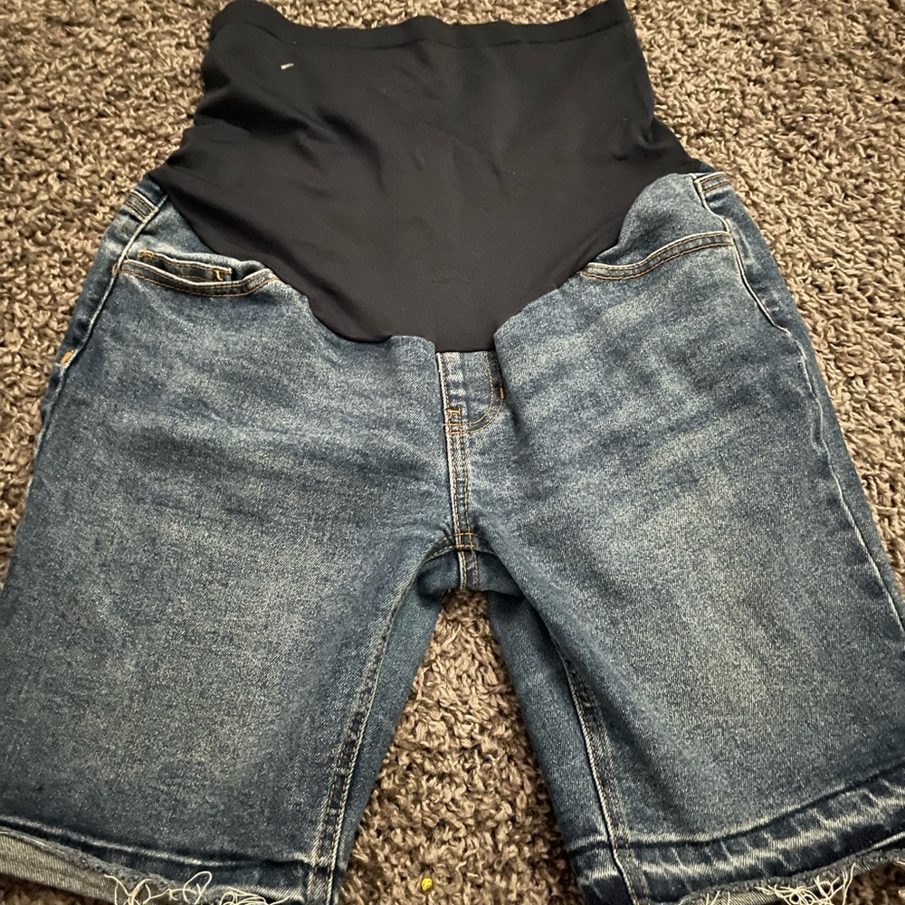 Maternity shorts